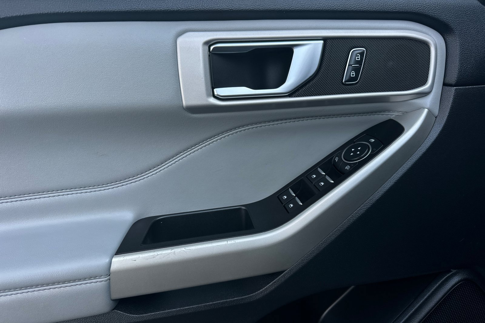 Certified 2022 Ford Explorer XLT w/ Equipment Group 202A image 10