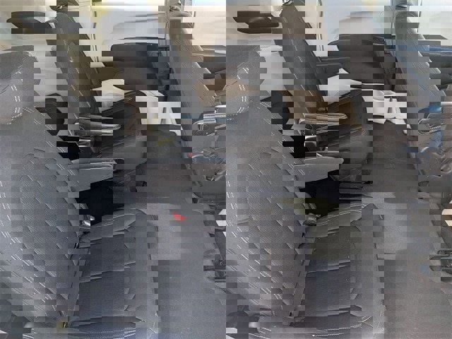 Used 2022 Chrysler Voyager LX image 30