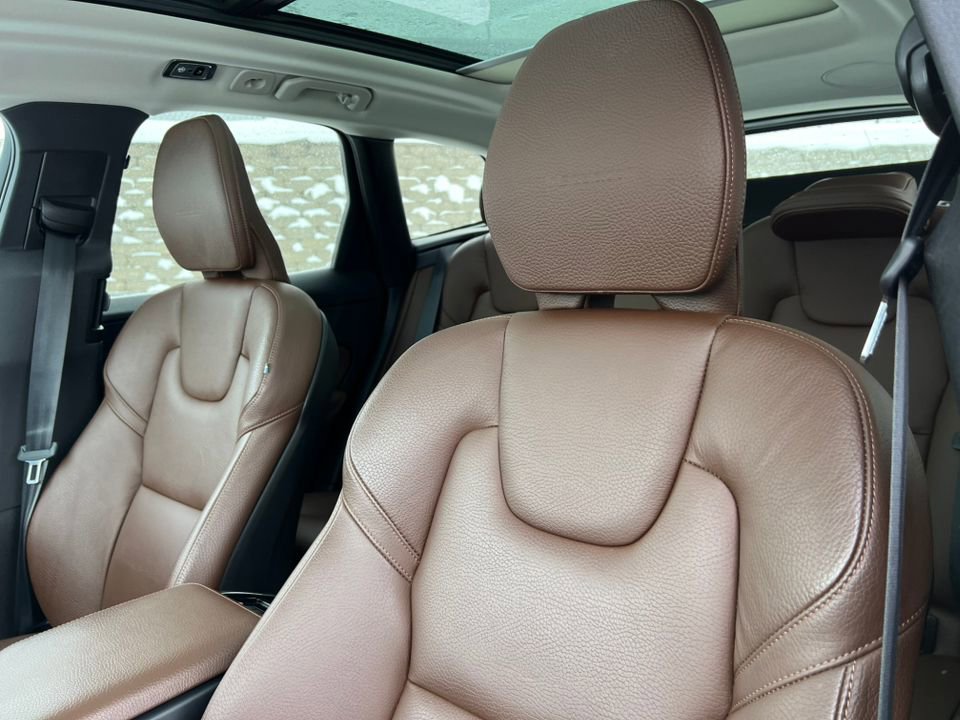 Used 2020 Volvo XC60 T6 Inscription w/ Protection Package Premier image 18