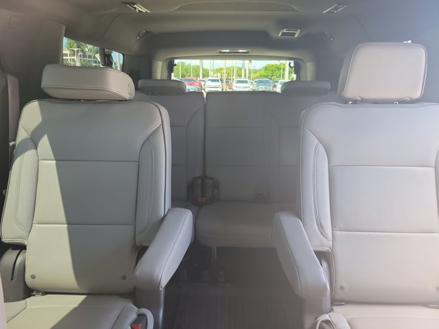 Used 2024 GMC Yukon XL SLT w/ SLT Premium Package AWD/4WD image 19