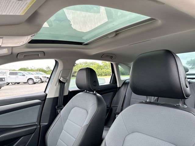 Used 2025 Volkswagen Jetta SE w/ Sunroof Package FWD image 21