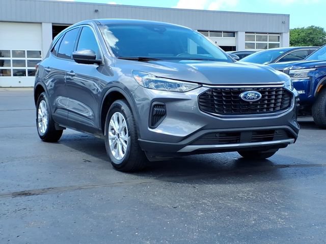 Certified 2023 Ford Escape Active w/ Tech Pack #2 AWD/4WD image 3