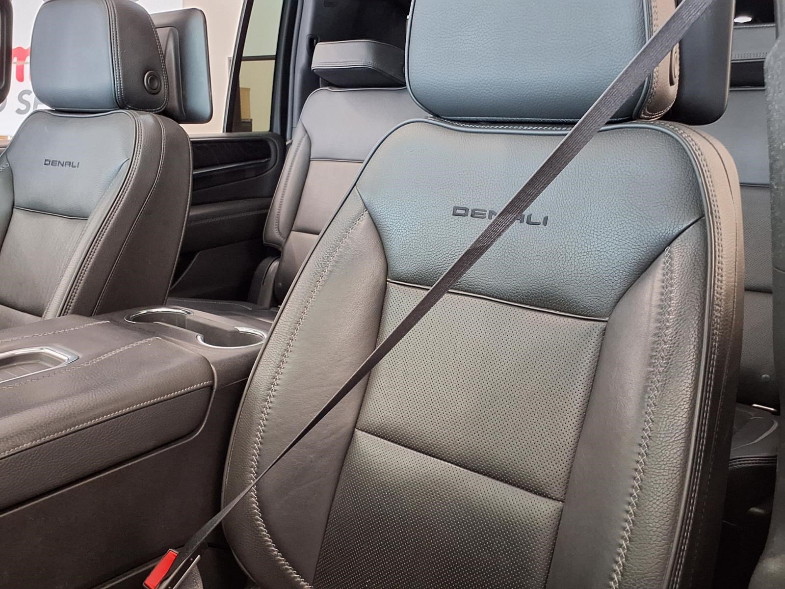 Used 2022 GMC Yukon XL Denali w/ Denali Ultimate Package AWD/4WD image 17