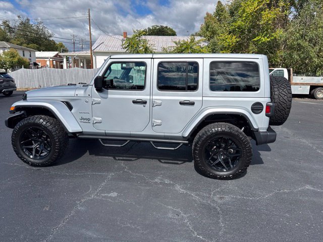 Used 2022 Jeep Wrangler Unlimited Sahara w/ Cold Weather Group AWD/4WD image 6