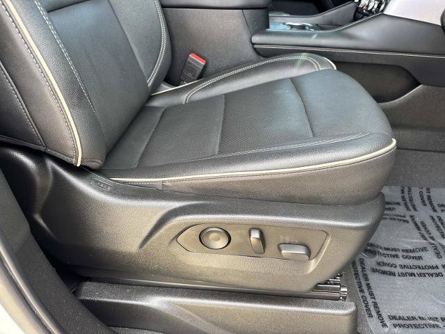 Used 2022 GMC Yukon XL SLT w/ SLT Premium Package AWD/4WD image 14