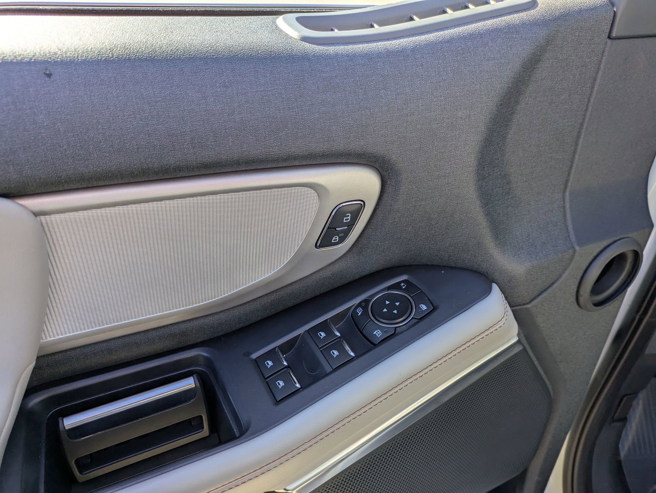 Certified 2025 Ford Expedition Active image 16