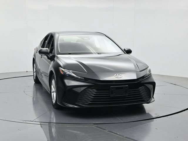 Used 2025 Toyota Camry LE FWD image 4