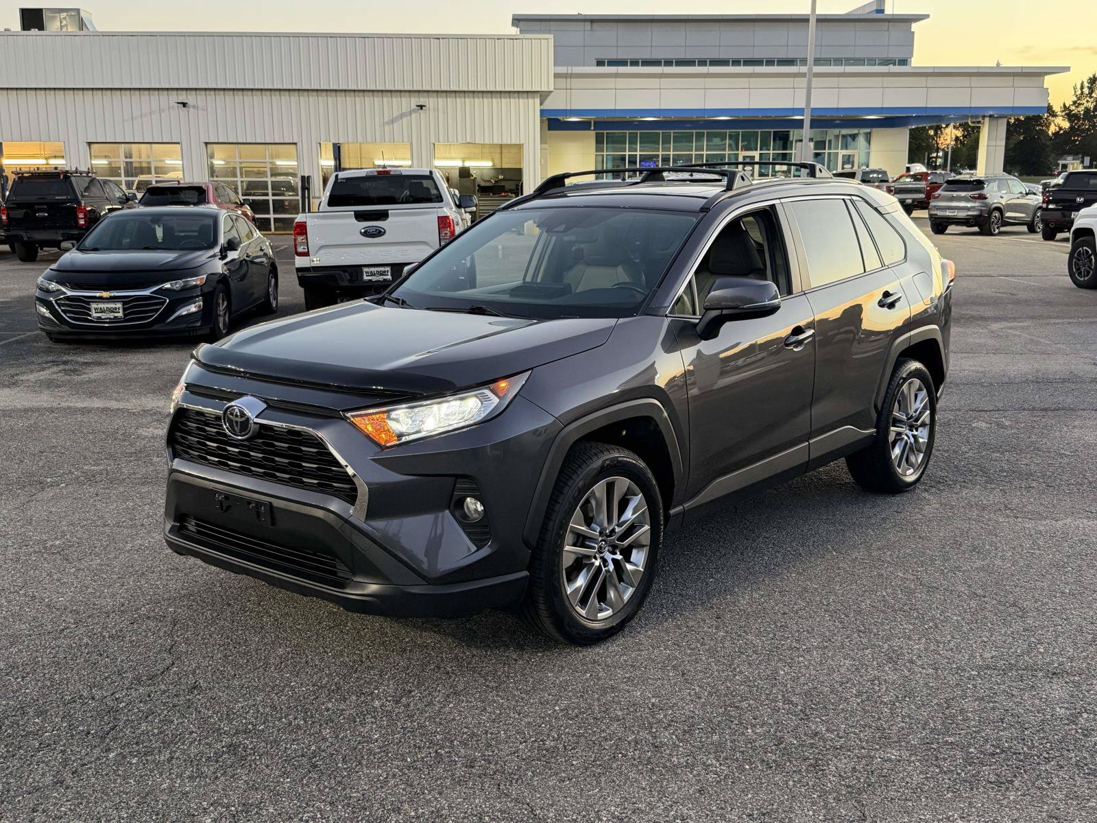 Used 2019 Toyota RAV4 XLE Premium w/ Cold Weather Package AWD/4WD image 5