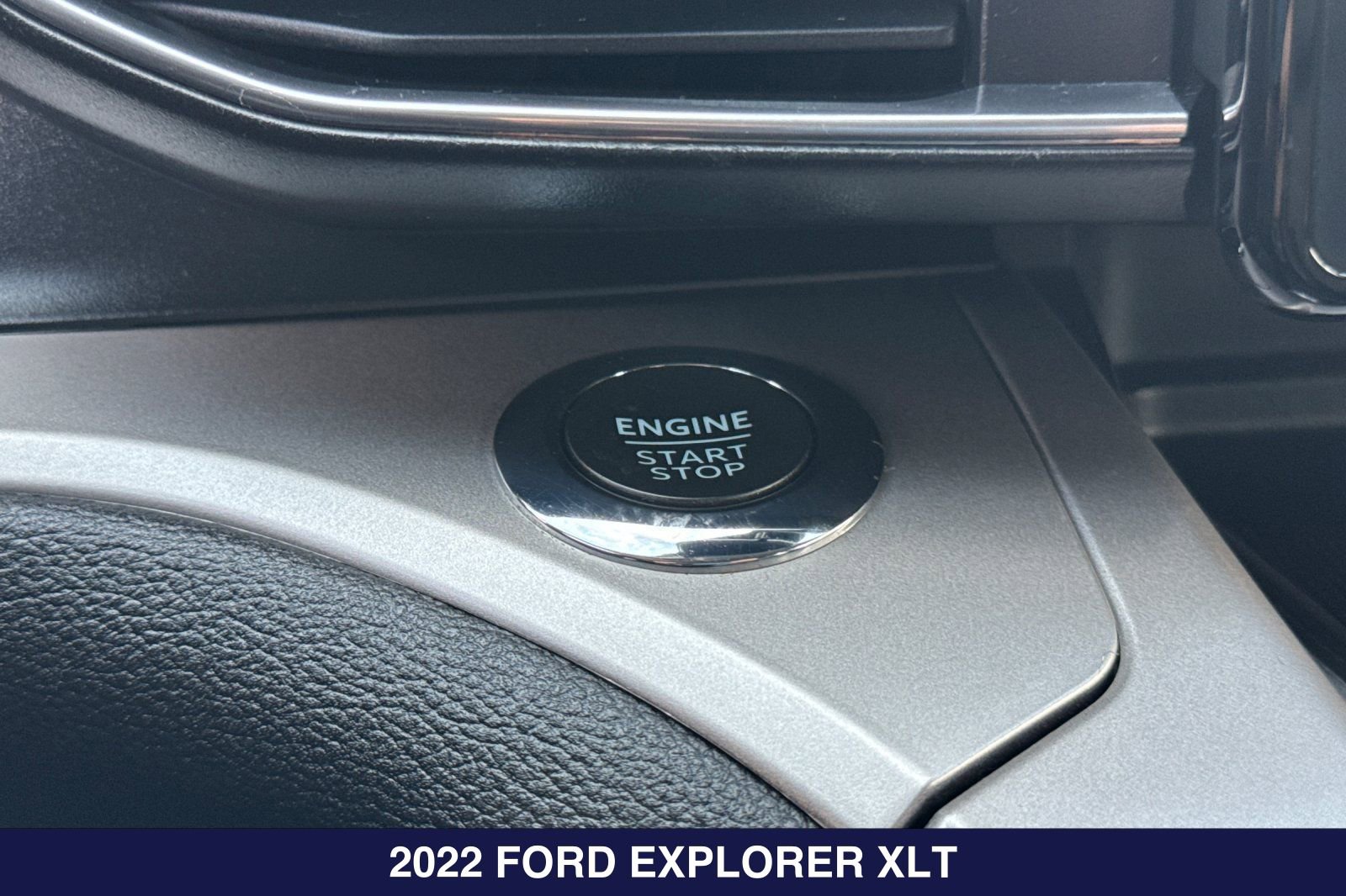 Certified 2022 Ford Explorer XLT w/ Equipment Group 202A RWD image 26
