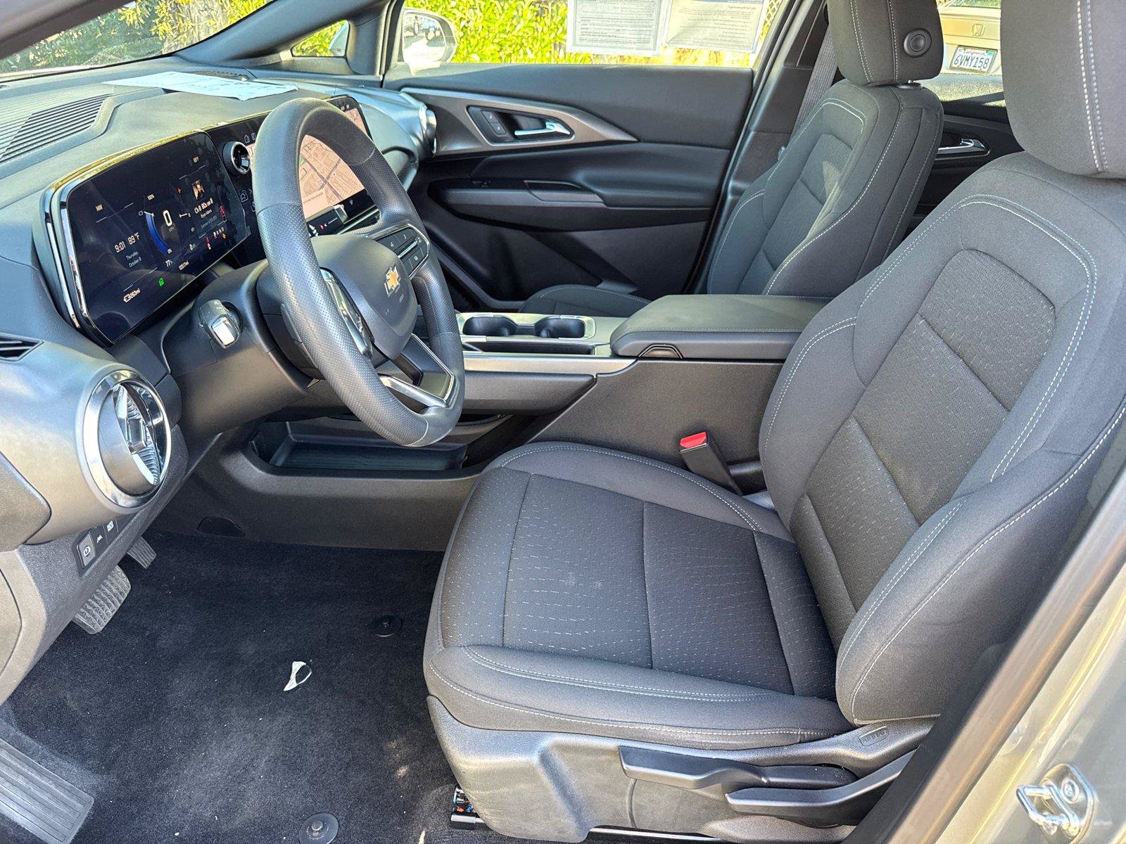 Used 2025 Chevrolet Equinox EV LT FWD image 25