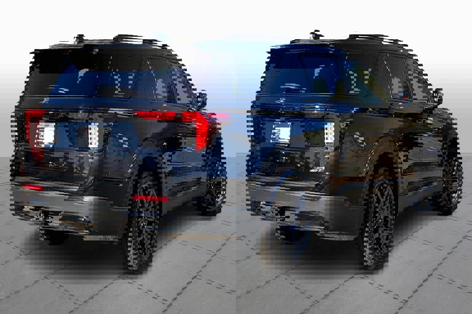 Certified 2025 Ford Explorer ST-Line w/ ST-Line Street Pack image 4