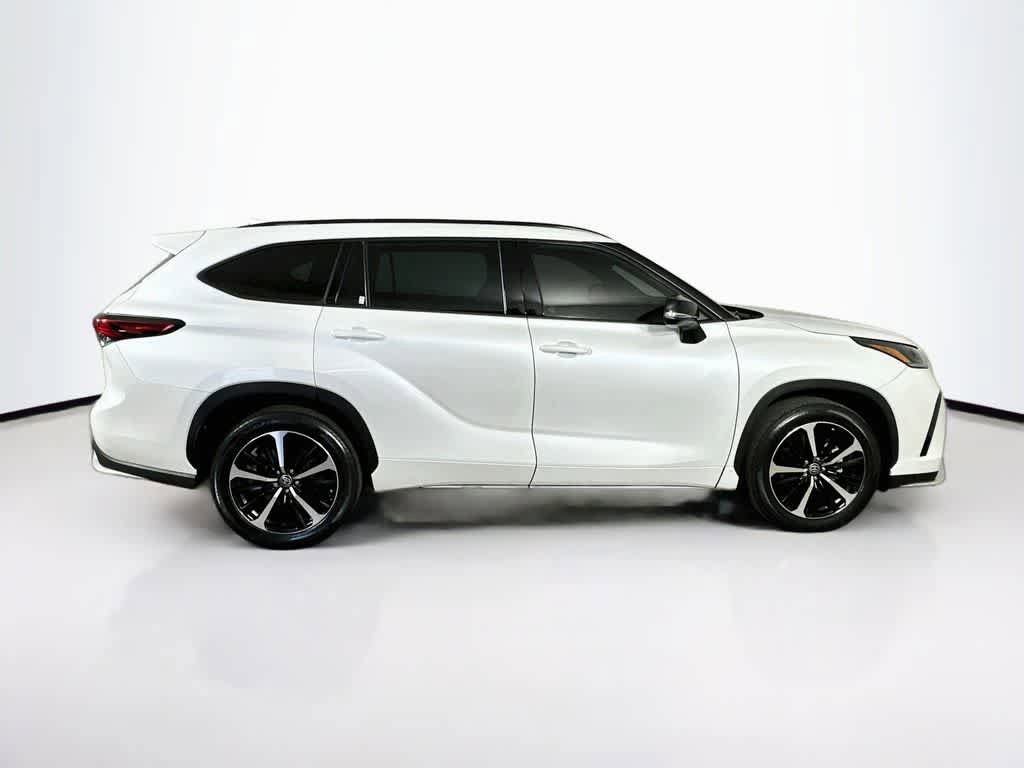 Used 2022 Toyota Highlander XSE FWD image 26