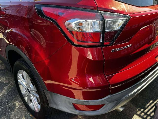 Certified 2018 Ford Escape SE w/ SE Sync 3 Package AWD/4WD image 5
