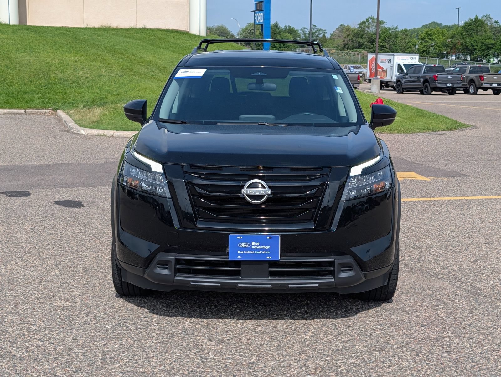 Used 2023 Nissan Pathfinder SV w/ Black Appearance Package AWD/4WD image 10