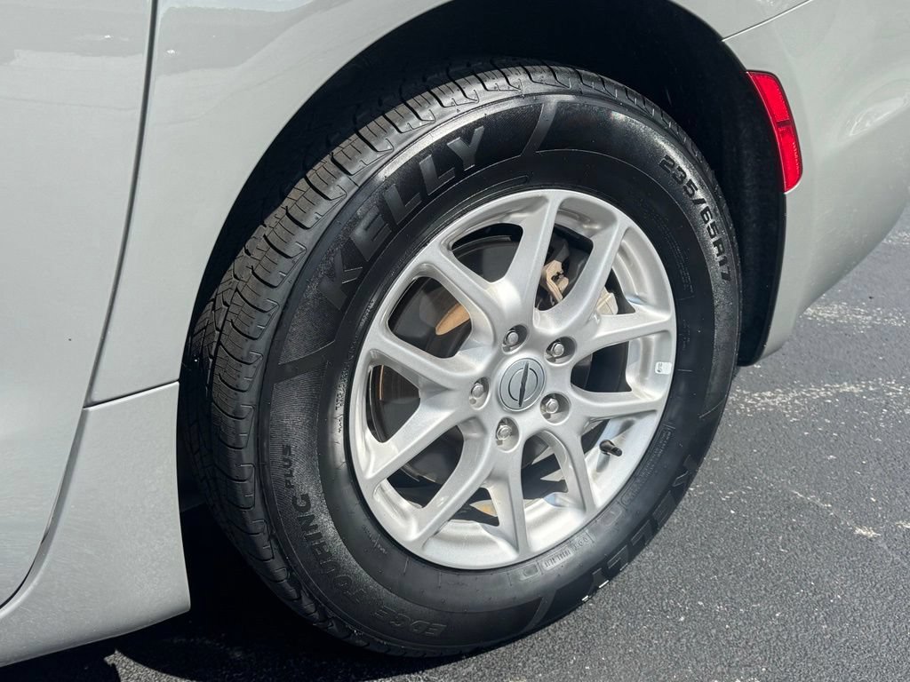 Used 2025 Chrysler Pacifica Select FWD image 31
