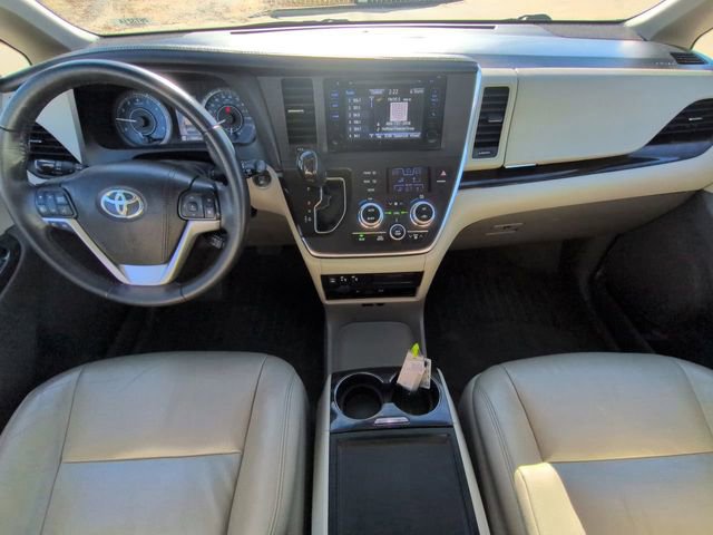 Used 2017 Toyota Sienna L image 15
