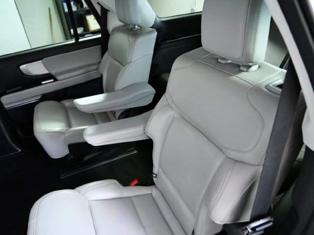 Certified 2025 Ford Expedition Active AWD/4WD image 15