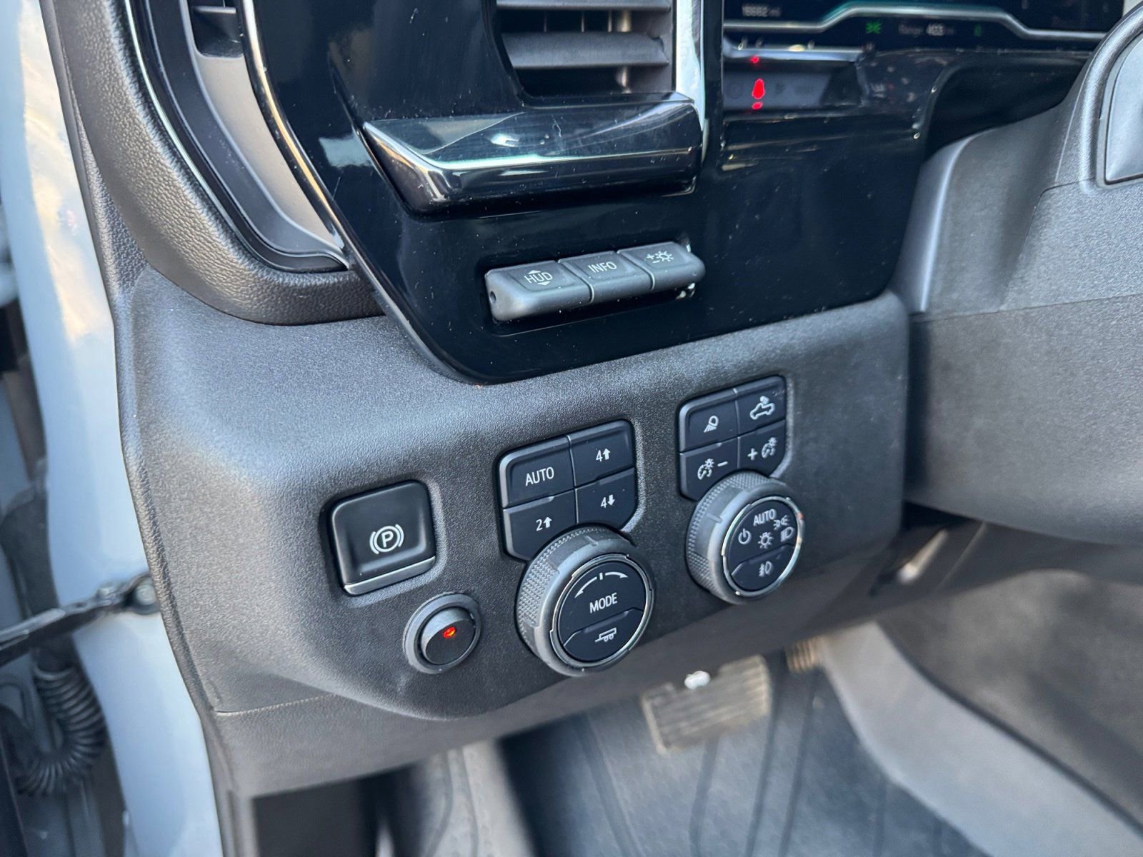 Used 2025 Chevrolet Silverado 2500 ZR2 w/ Technology Package image 22