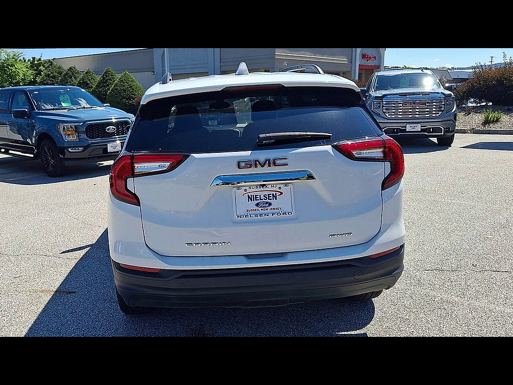 Used 2023 GMC Terrain SLE w/ Driver Convenience Package AWD/4WD image 7