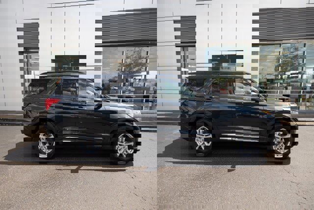 Certified 2023 Ford Explorer XLT w/ Equipment Group 202A image 5