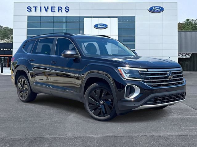 Used 2024 Volkswagen Atlas SE w/ Black Wheel Package
