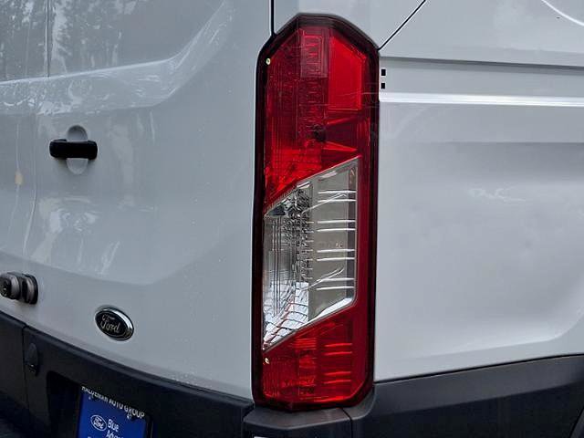 Certified 2019 Ford Transit 250 130 Low Roof RWD image 11