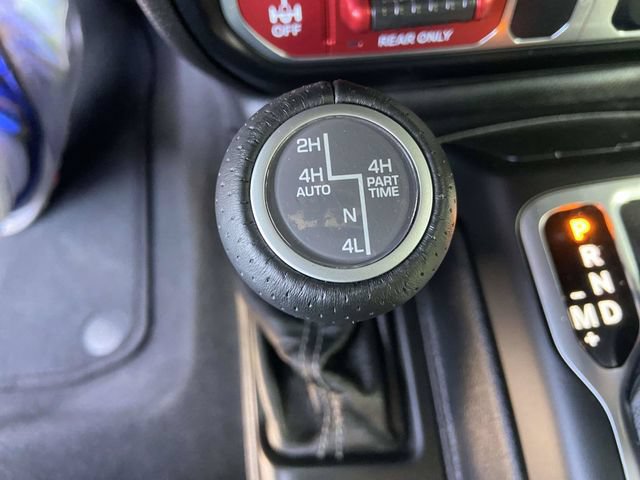 Used 2025 Jeep Gladiator Mojave AWD/4WD image 19
