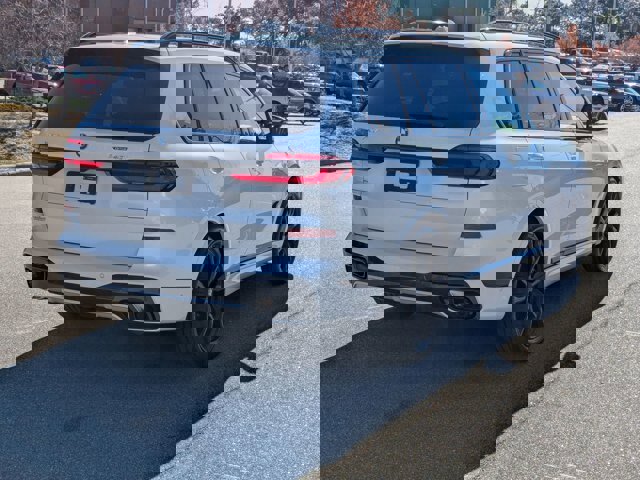Used 2025 BMW X7 xDrive40i w/ M Sport Package image 5