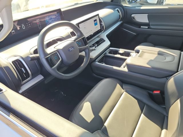 Certified 2025 Ford Expedition Active AWD/4WD image 3
