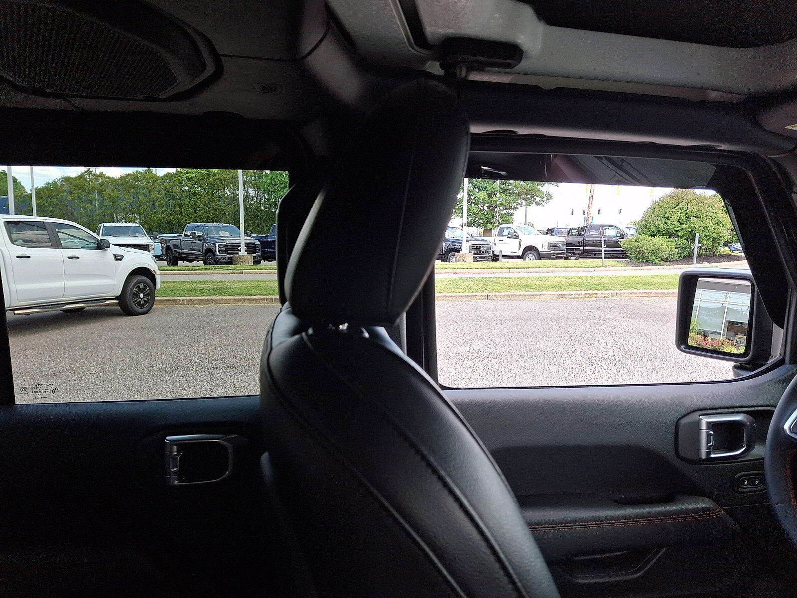 Used 2023 Jeep Gladiator Rubicon w/ LED Lighting Group AWD/4WD image 13