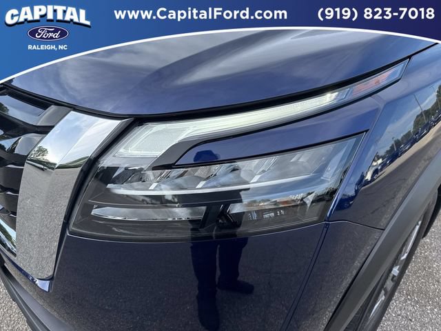 Used 2025 Nissan Pathfinder SV w/ SV Premium Package AWD/4WD image 11