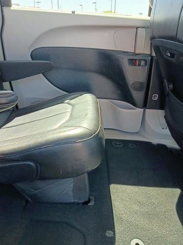 Used 2023 Chrysler Pacifica Touring-L FWD image 8