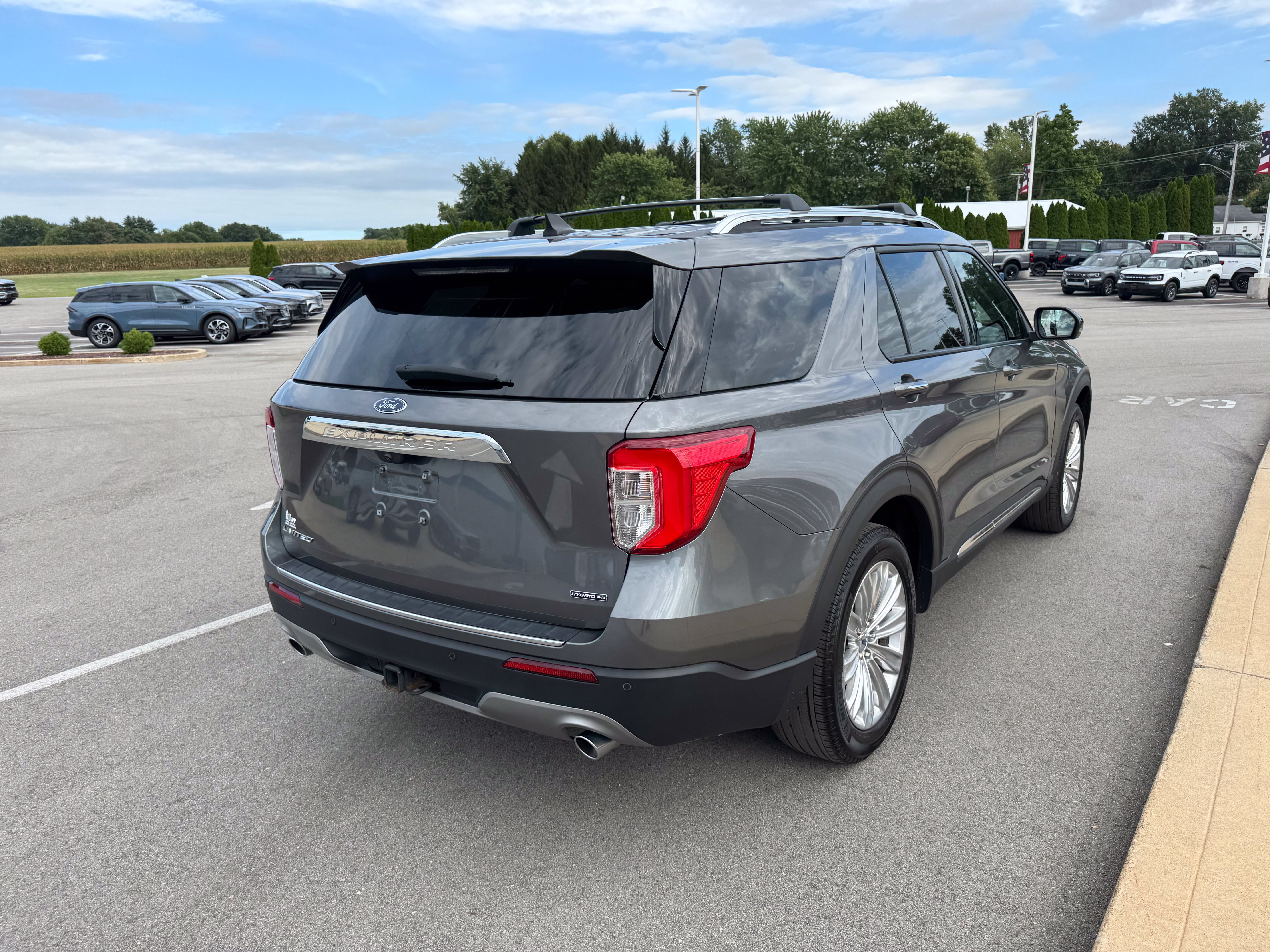 Certified 2023 Ford Explorer Limited w/ Hybrid Equipment Group 310A AWD/4WD image 7