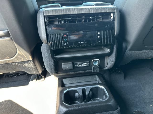 Used 2023 Jeep Wagoneer Series III w/ Convenience Group I AWD/4WD image 16