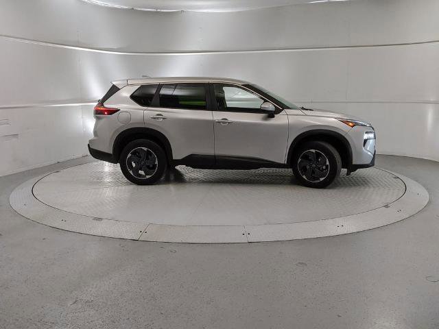 Used 2024 Nissan Rogue SV image 5