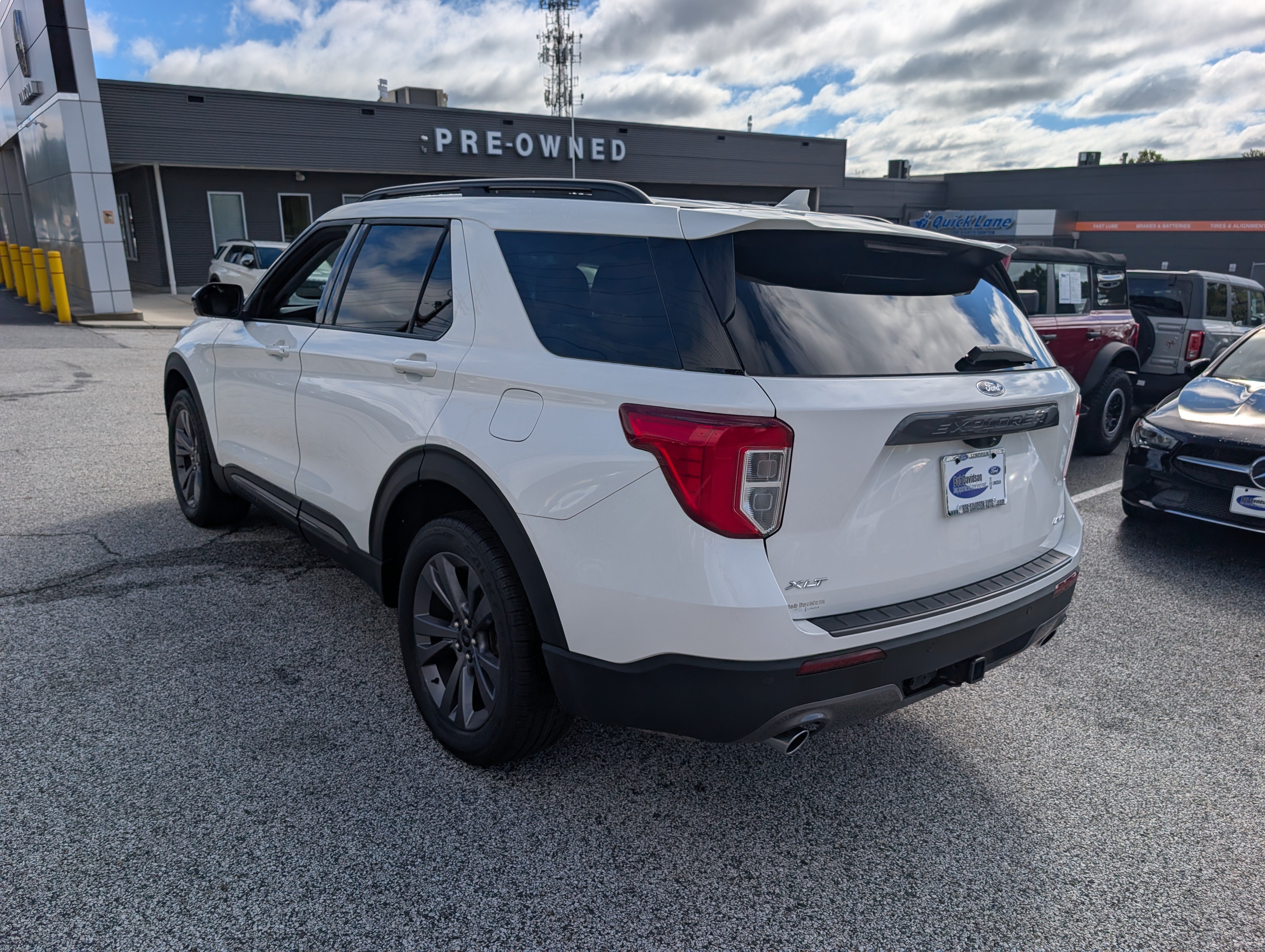 Certified 2023 Ford Explorer XLT w/ Equipment Group 202A AWD/4WD image 5
