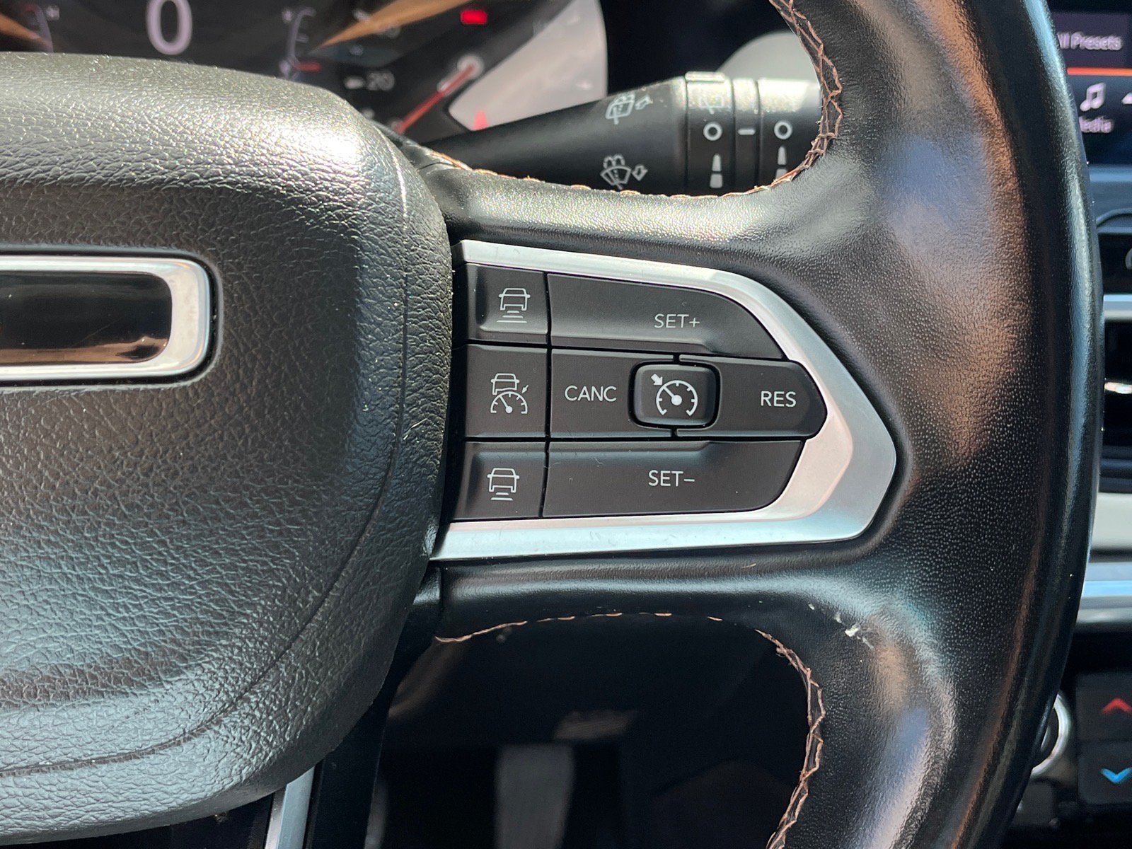 Used 2022 Jeep Compass Limited w/ Sun and Sound Group AWD/4WD image 16