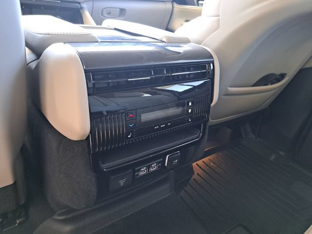 Used 2024 Jeep Wagoneer 4WD w/ Premium Group I image 23