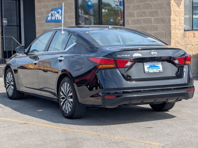 Used 2024 Nissan Altima 2.5 SV FWD image 6