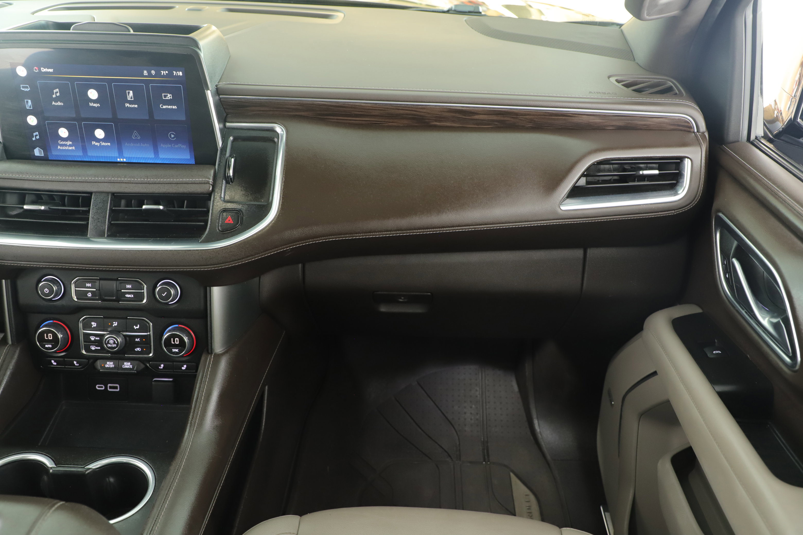 Used 2022 Chevrolet Tahoe Z71 w/ Luxury Package image 19