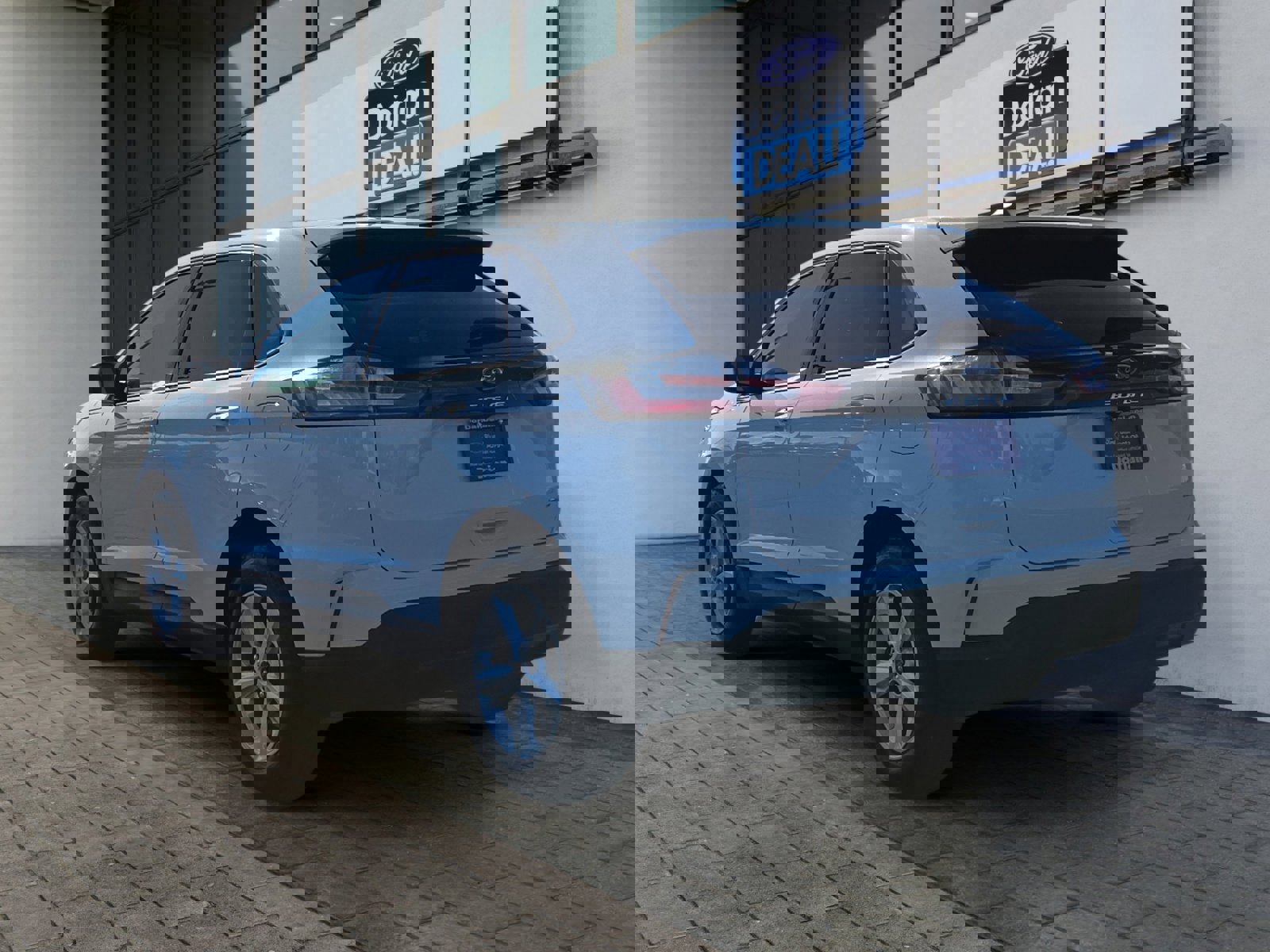 Certified 2024 Ford Edge SE image 3