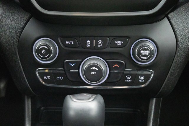 Used 2021 Jeep Cherokee Latitude Plus FWD image 34