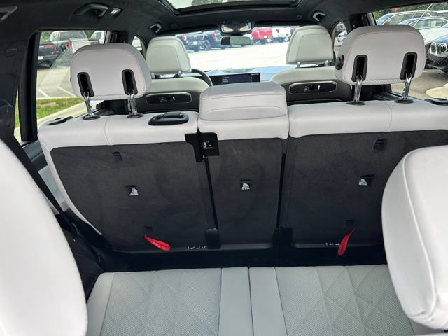 Used 2024 BMW X7 xDrive40i w/ M Sport Package AWD/4WD image 13