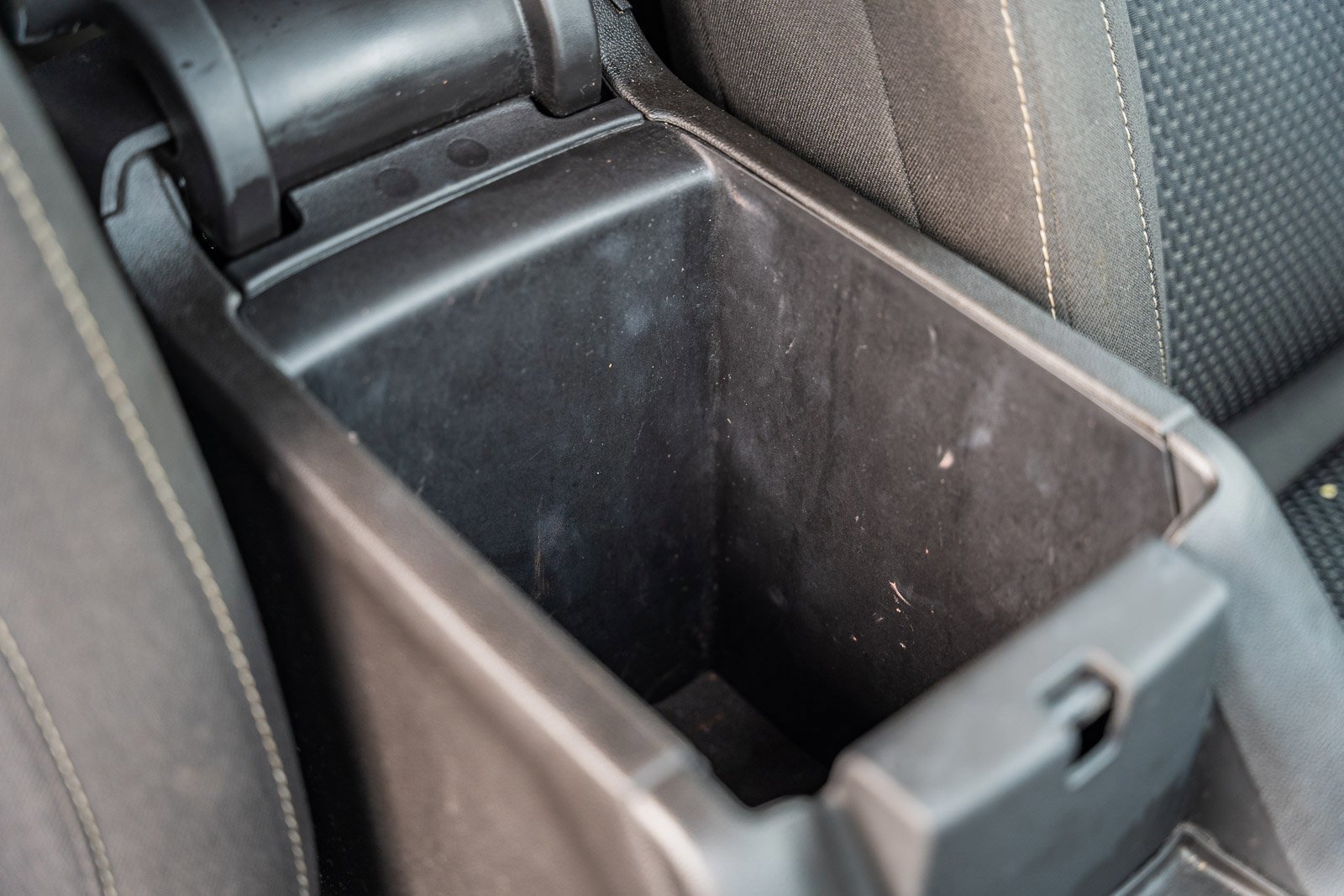 Used 2023 GMC Acadia SLE w/ Driver Convenience Package image 11