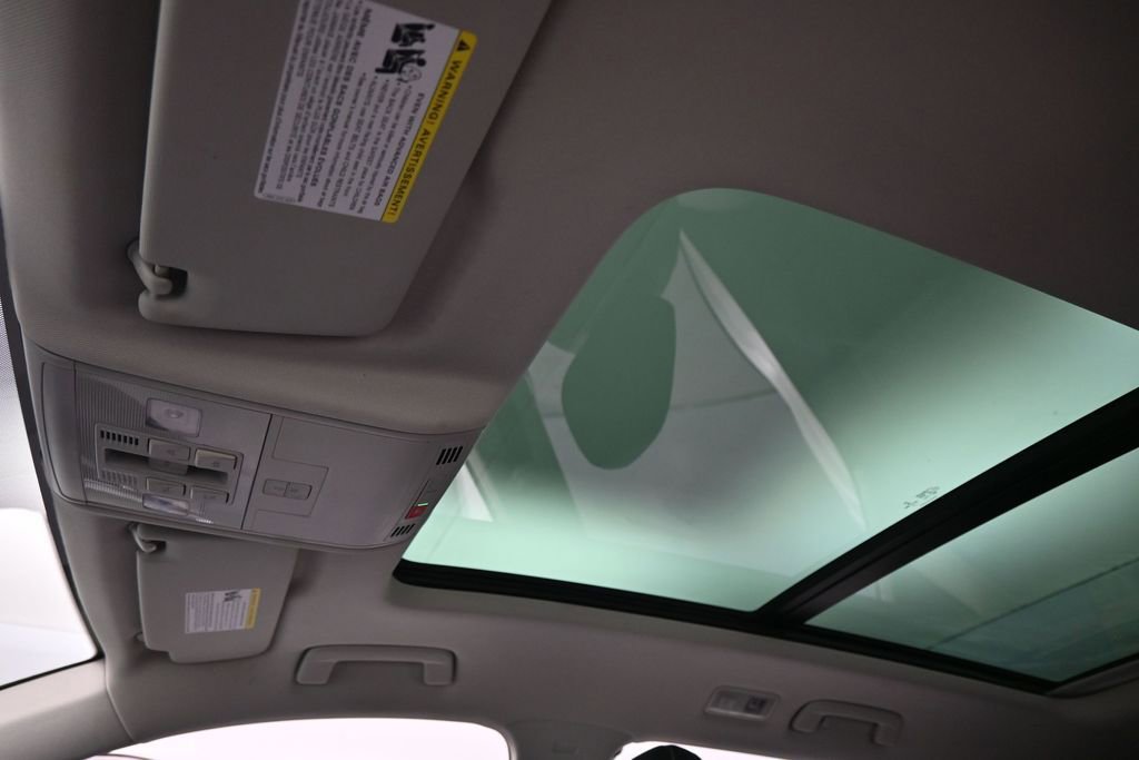 Used 2022 Volkswagen Taos SE FWD image 14