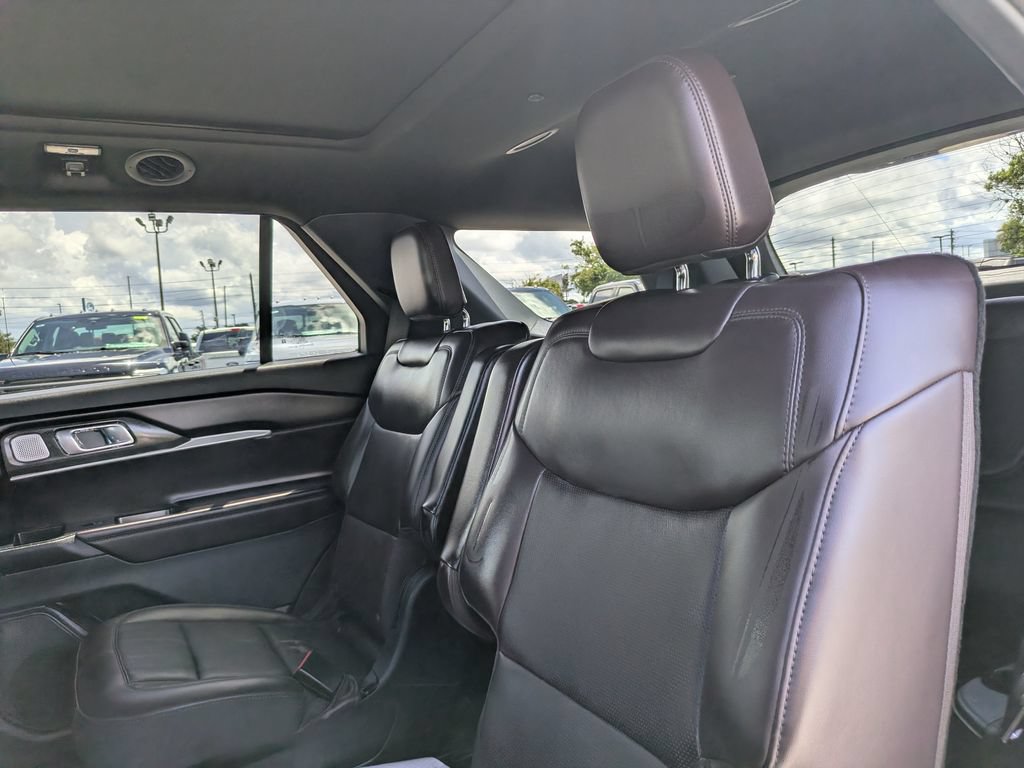 Certified 2026 Ford Explorer Platinum RWD image 19