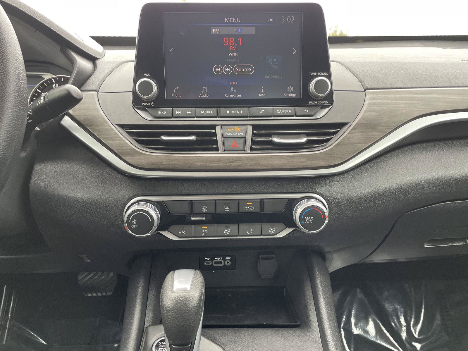 Used 2025 Nissan Altima 2.5 SV FWD image 19