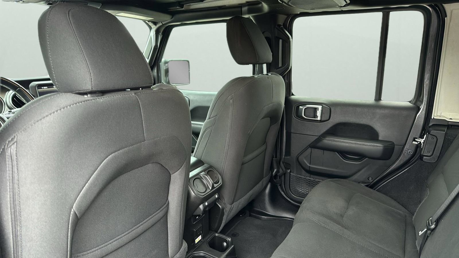 Used 2020 Jeep Wrangler Unlimited Sahara image 29