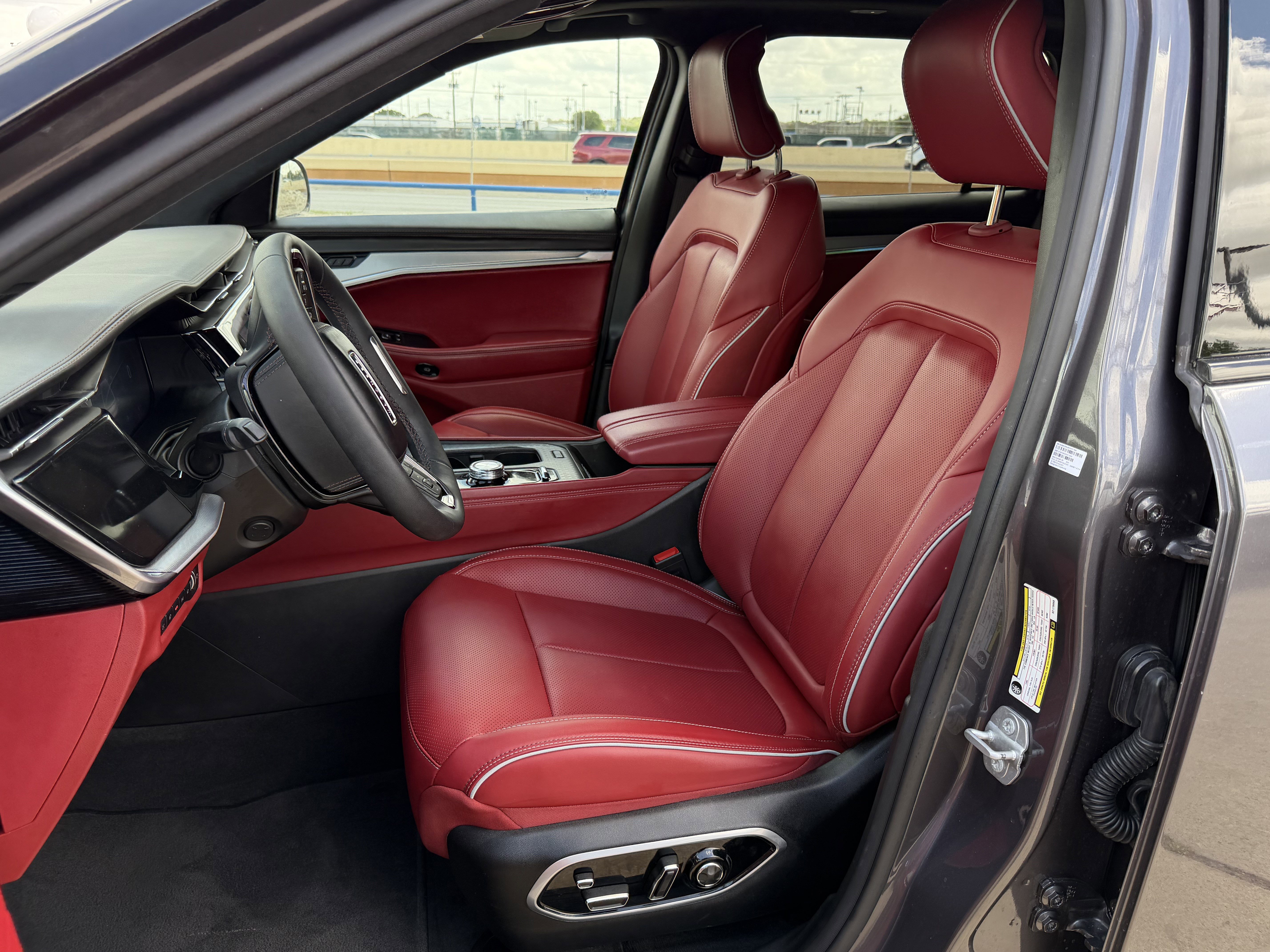 Used 2024 Jeep Wagoneer Launch Edition image 16