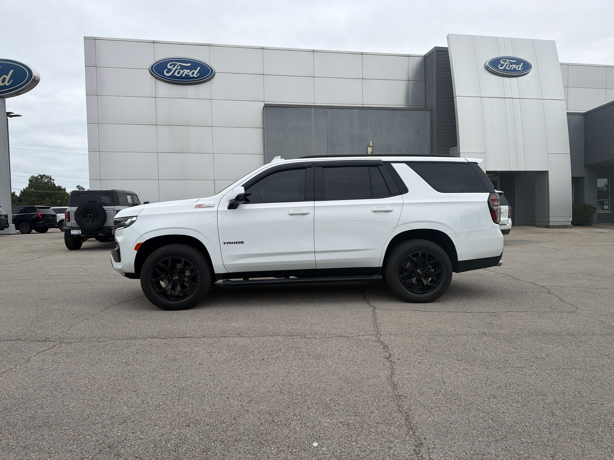 Used 2022 Chevrolet Tahoe Z71 w/ Off-Road Capability Package AWD/4WD image 2